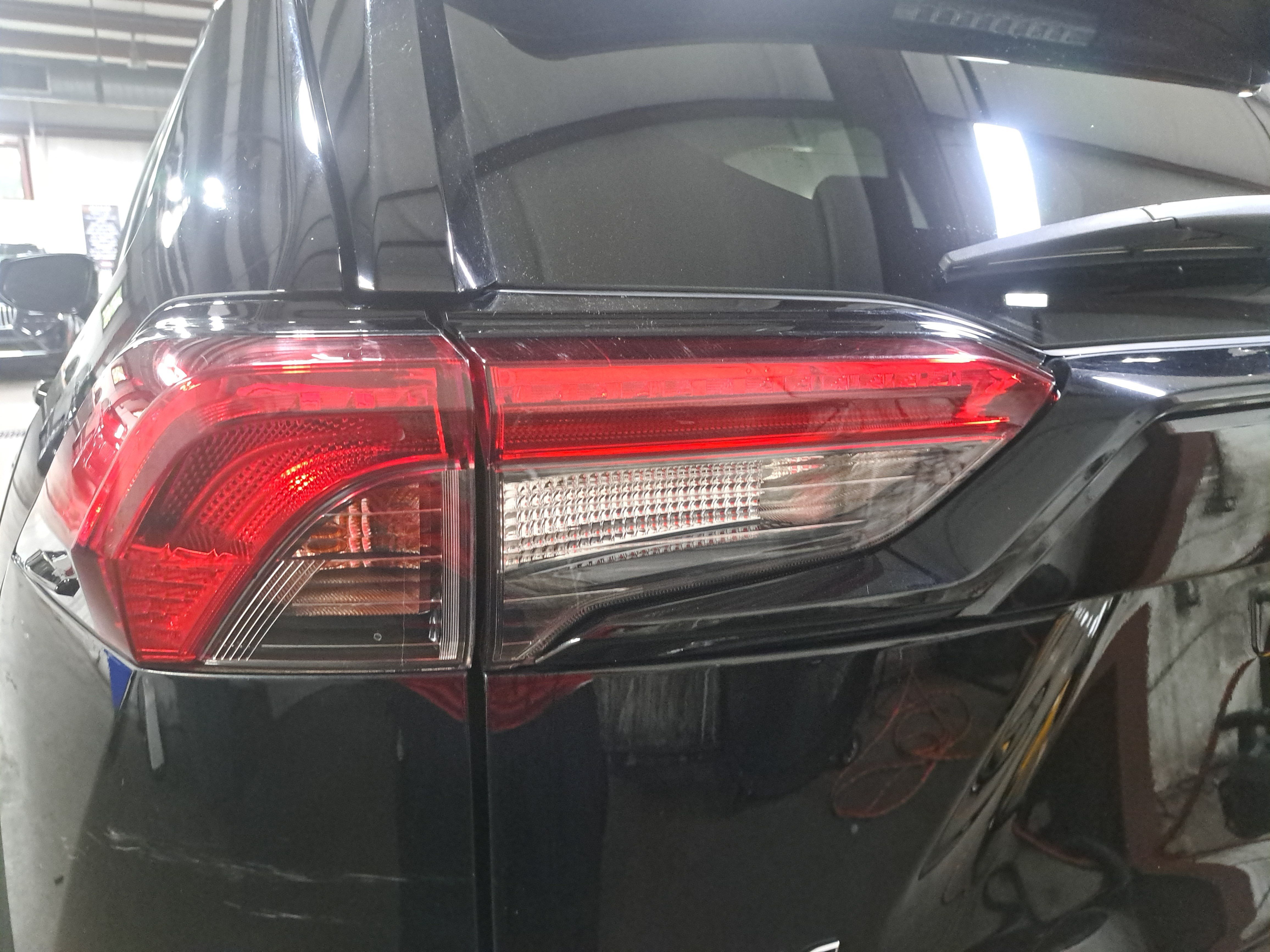 Used 2019 Toyota RAV4 XLE AWD/4WD image 35