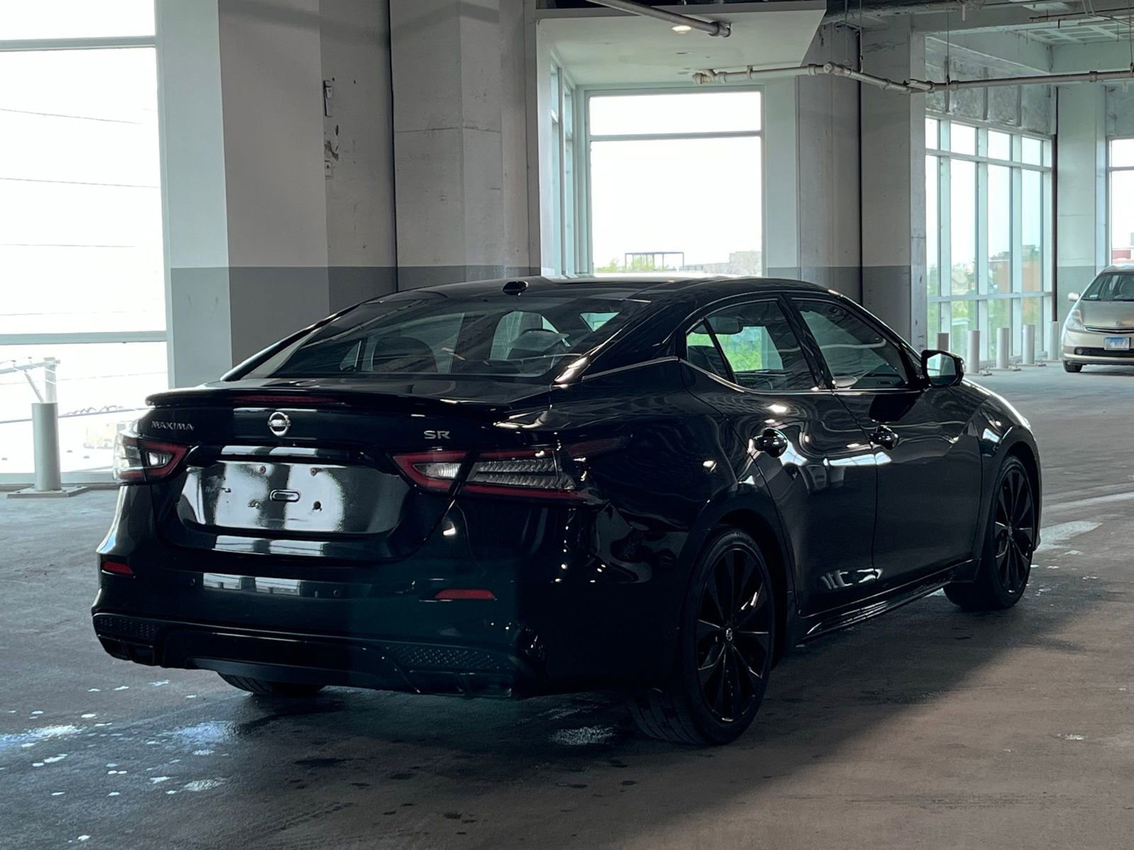 Used 2022 Nissan Maxima SR w/ Sport Mat Group FWD image 11