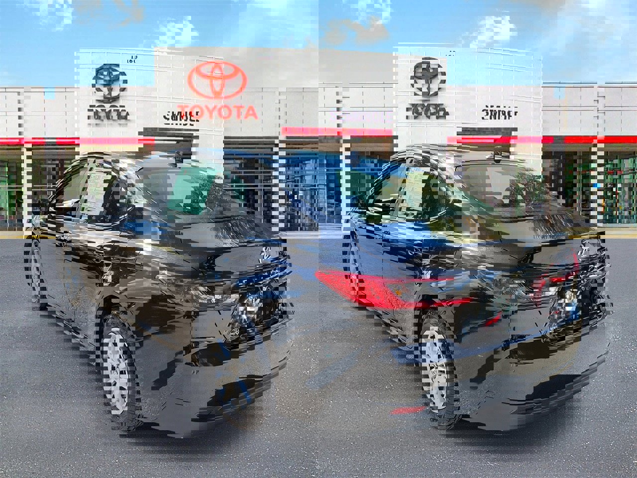 Used 2025 Toyota Camry LE image 4