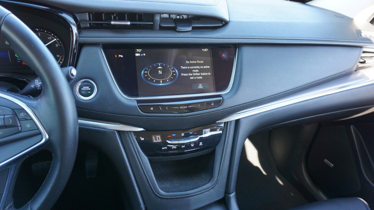 Used 2018 Cadillac XT5 Luxury w/ Driver Awareness Package image 16