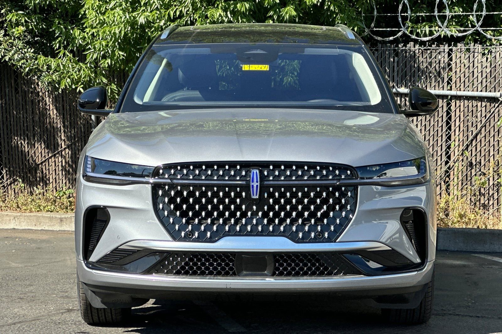 Used 2025 Lincoln Nautilus Reserve image 6