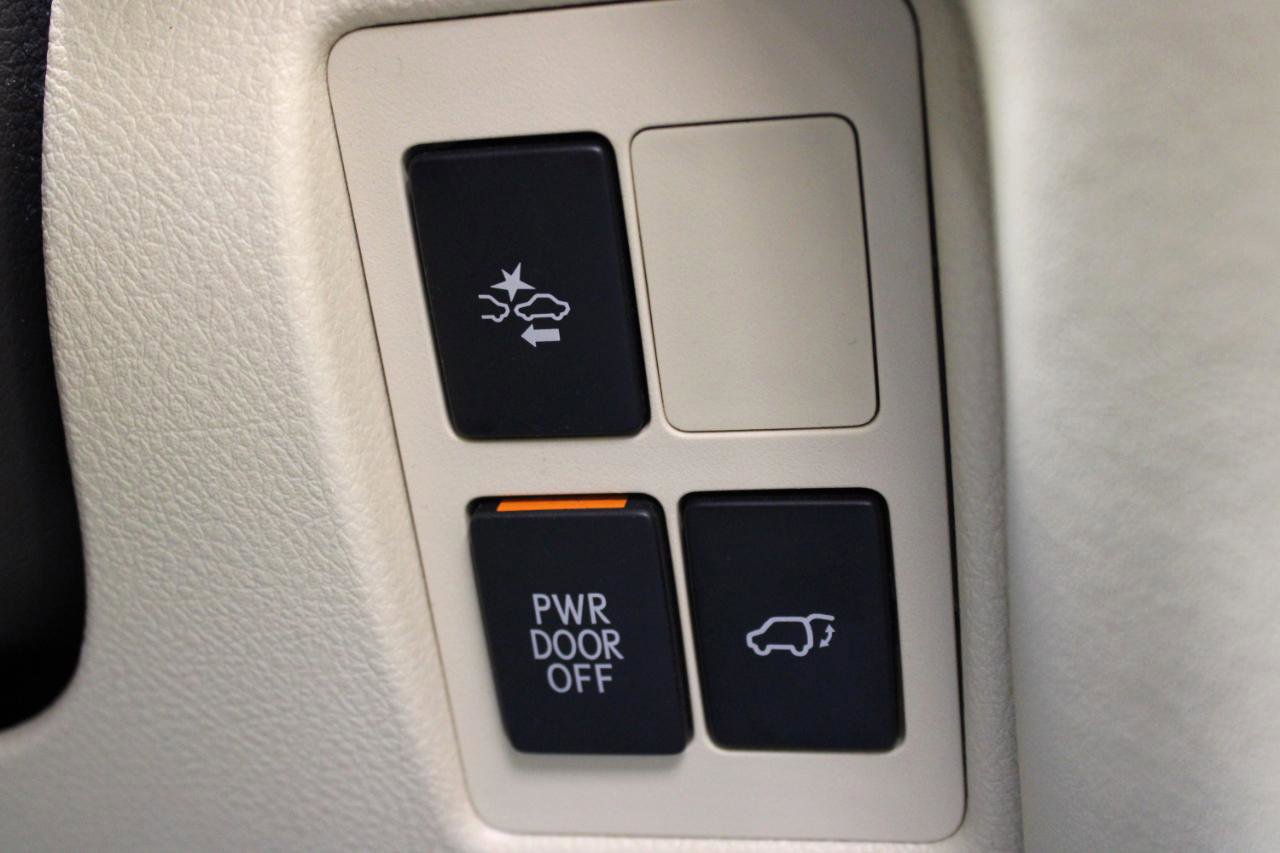 Used 2017 Lexus LX 570 4WD w/ Luxury Package image 62