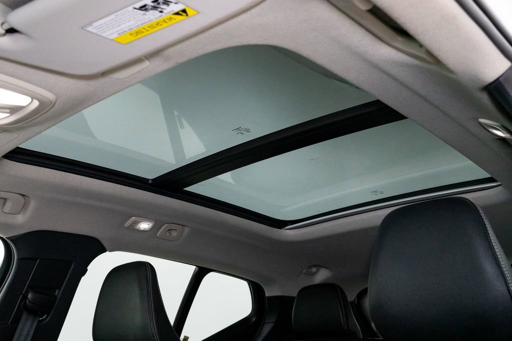 Used 2024 Volvo XC40 B5 Plus w/ Climate Package image 10