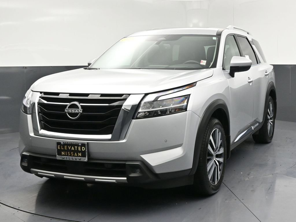 Used 2022 Nissan Pathfinder Platinum w/ Cargo Package image 3