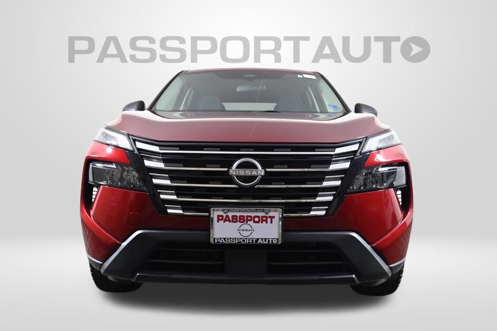 Used 2024 Nissan Rogue S AWD/4WD image 2