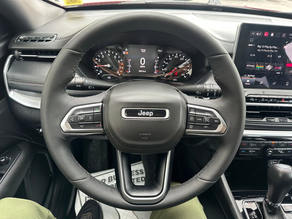 Used 2023 Jeep Compass Limited AWD/4WD image 2