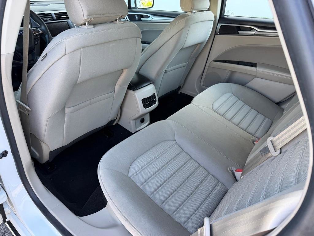 Used 2019 Ford Fusion SE FWD image 23