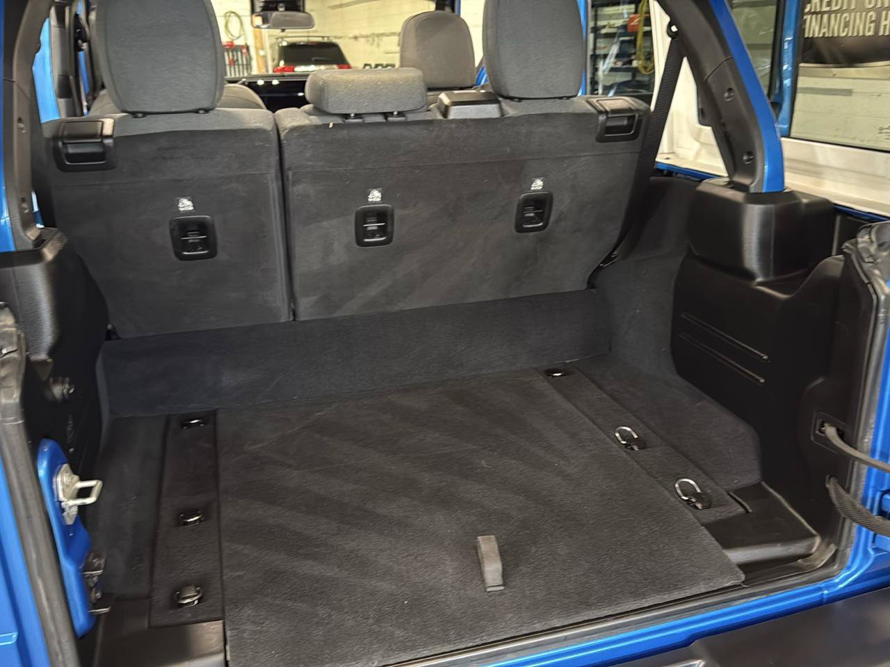 Used 2024 Jeep Wrangler Unlimited AWD/4WD image 44