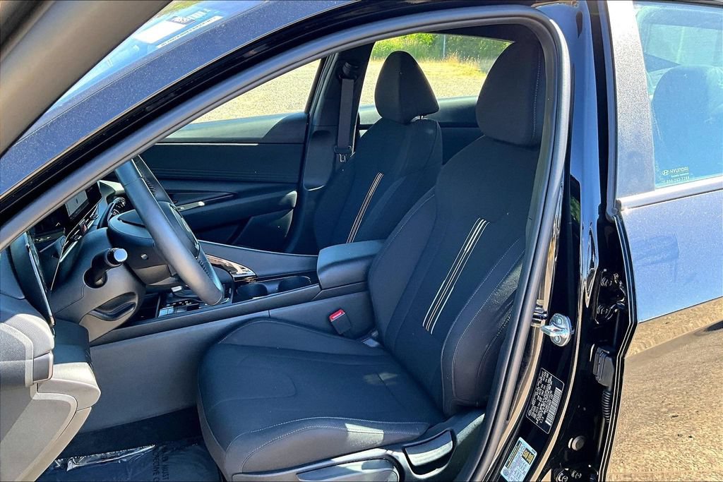 Used 2025 Hyundai Elantra SEL FWD image 9