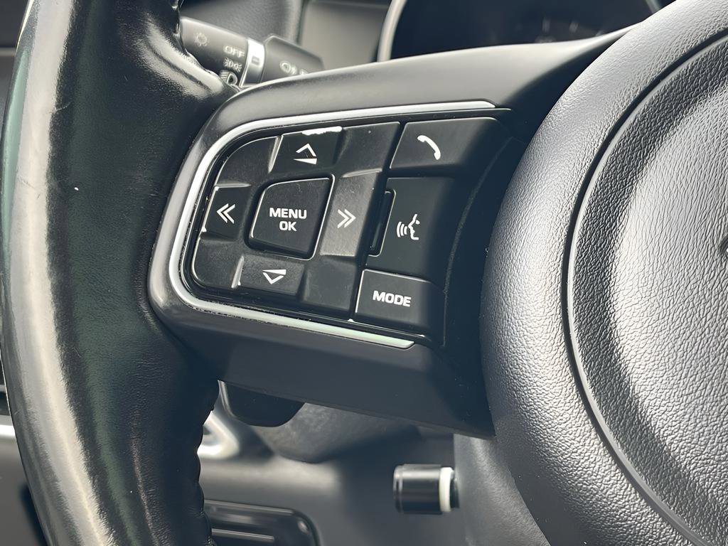 Used 2018 Jaguar F-PACE Premium image 28