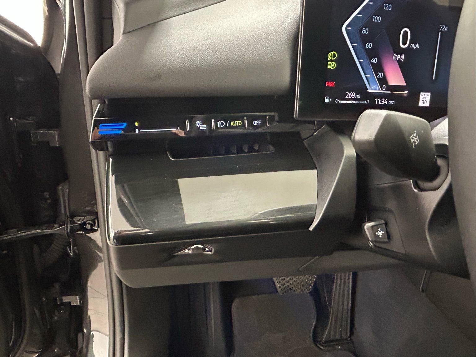 Used 2025 BMW 530i xDrive w/ Premium Package image 27