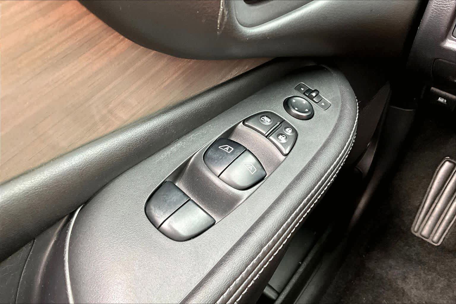Used 2017 Nissan Murano SV image 33