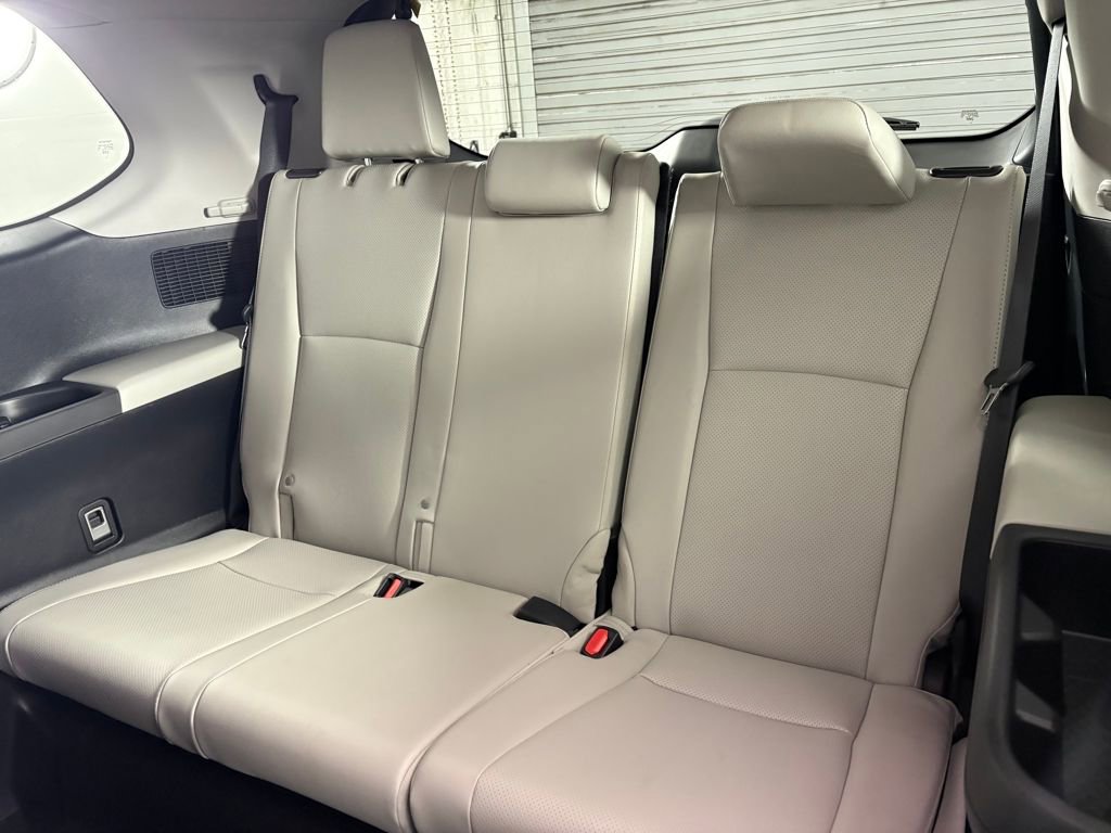 Used 2024 Toyota Grand Highlander Limited image 32