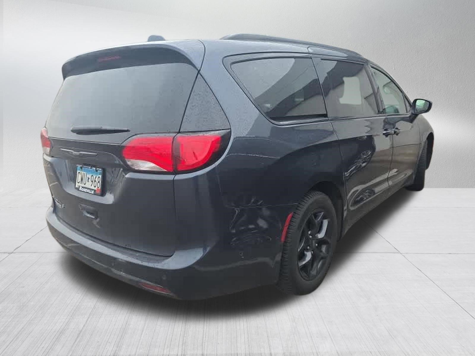 Used 2019 Chrysler Pacifica Touring-L Plus w/ Advanced Safetytec Group FWD image 4