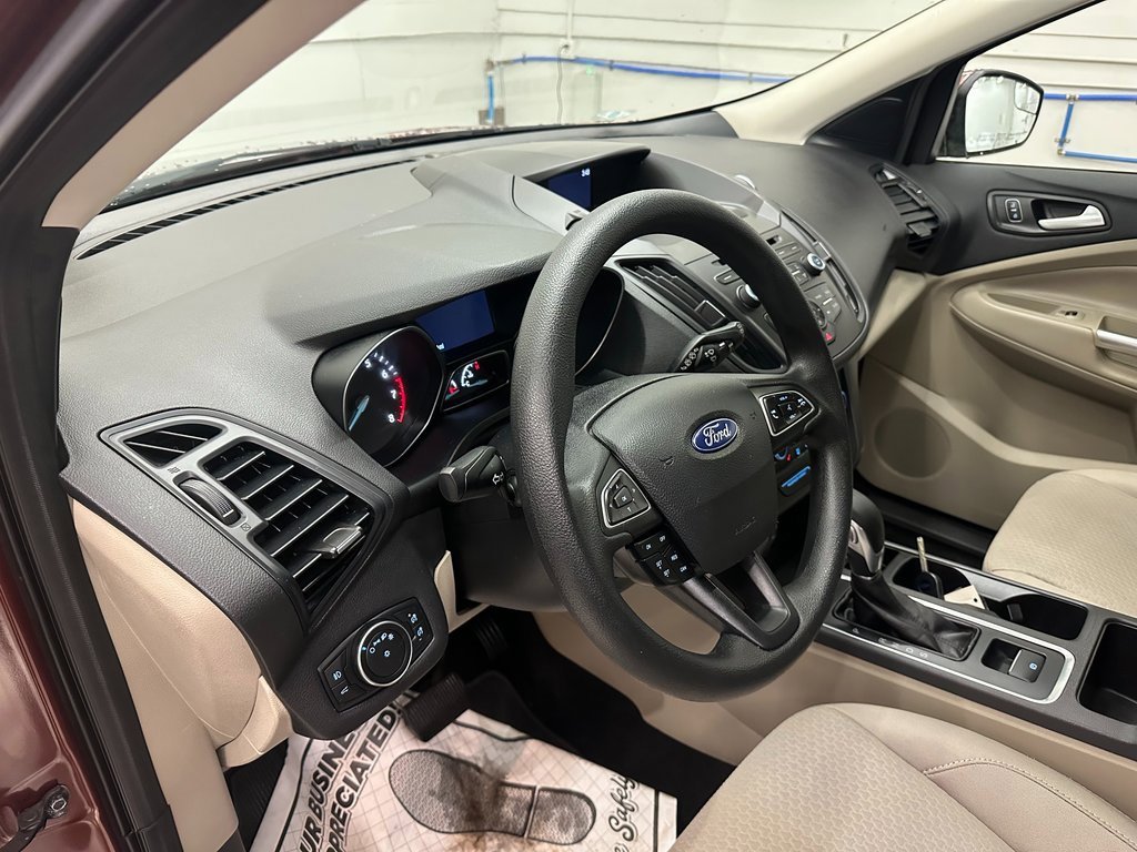 Used 2018 Ford Escape SE image 19
