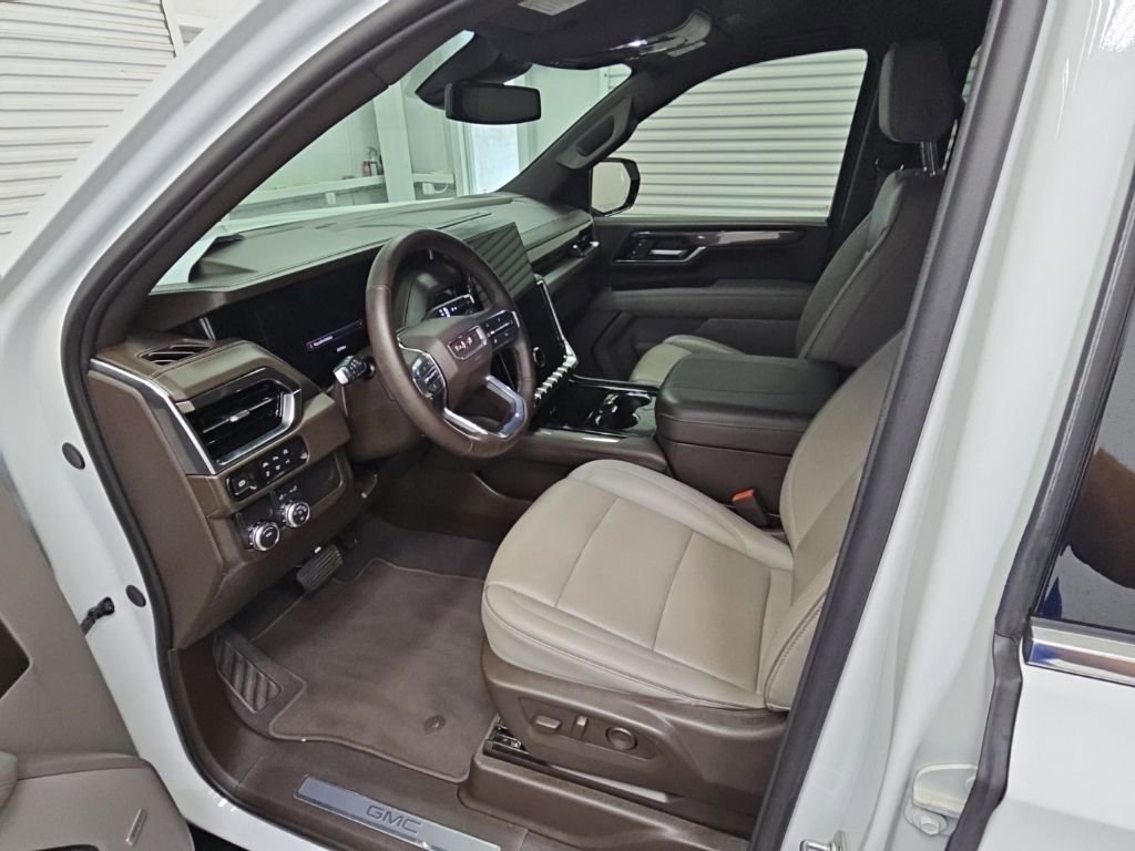 Used 2025 GMC Yukon XL Elevation RWD image 12
