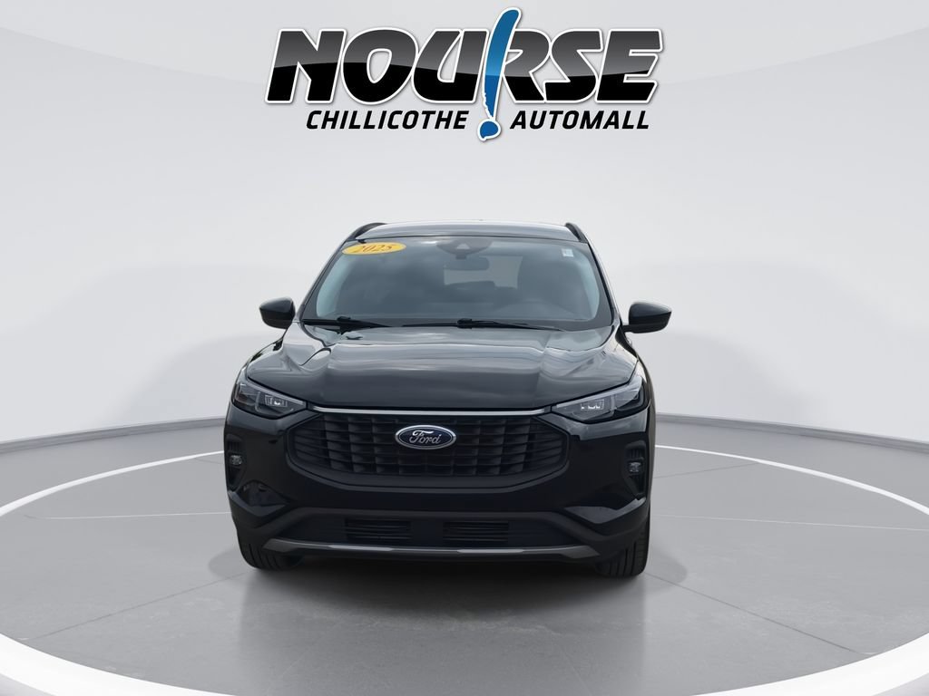 Used 2025 Ford Escape Platinum AWD/4WD image 3