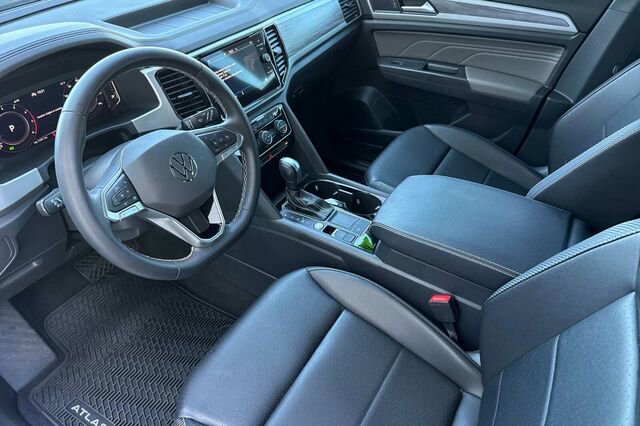 Certified 2023 Volkswagen Atlas Cross Sport SE w/ Black Wheel Package image 10