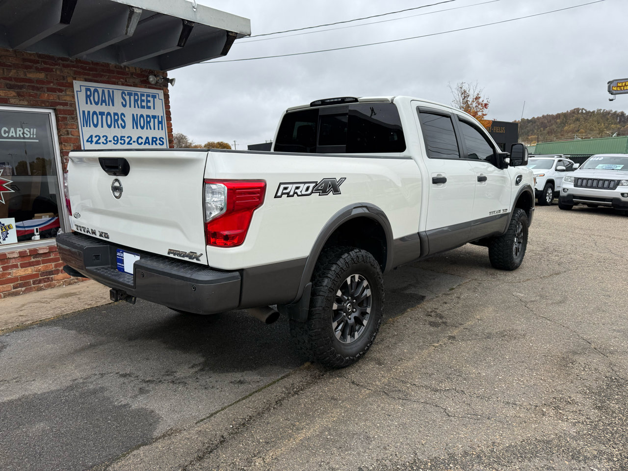 Used 2017 Nissan Titan PRO-4X image 4