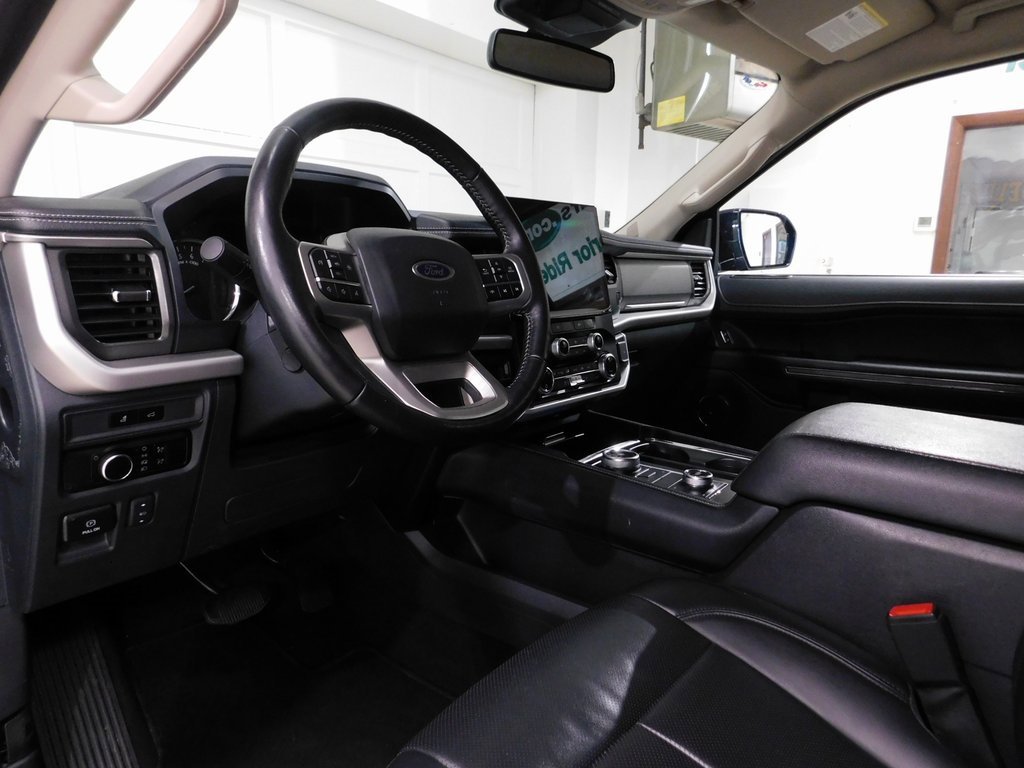 Used 2024 Ford Expedition XLT image 28