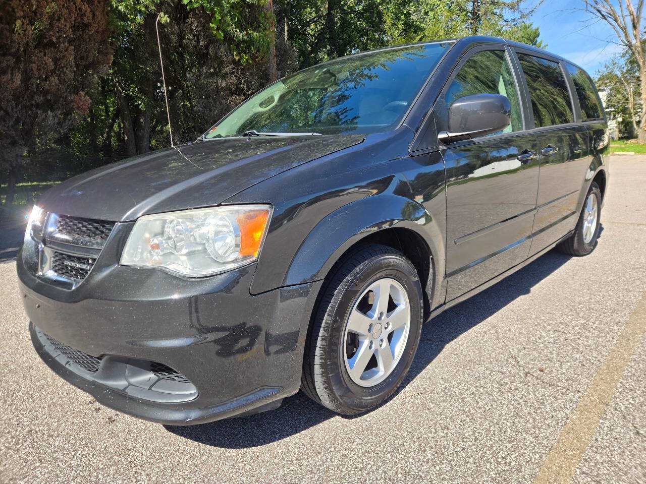 Used 2011 Dodge Grand Caravan Mainstreet w/ PWR Convenience Group FWD image 2