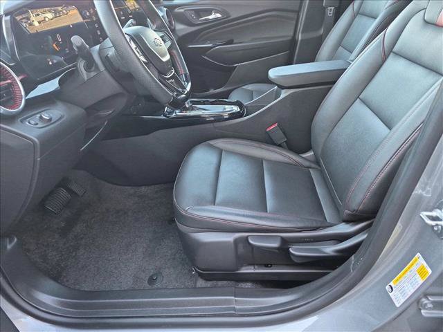 Used 2025 Chevrolet Trax RS w/ Sunroof Package FWD image 16