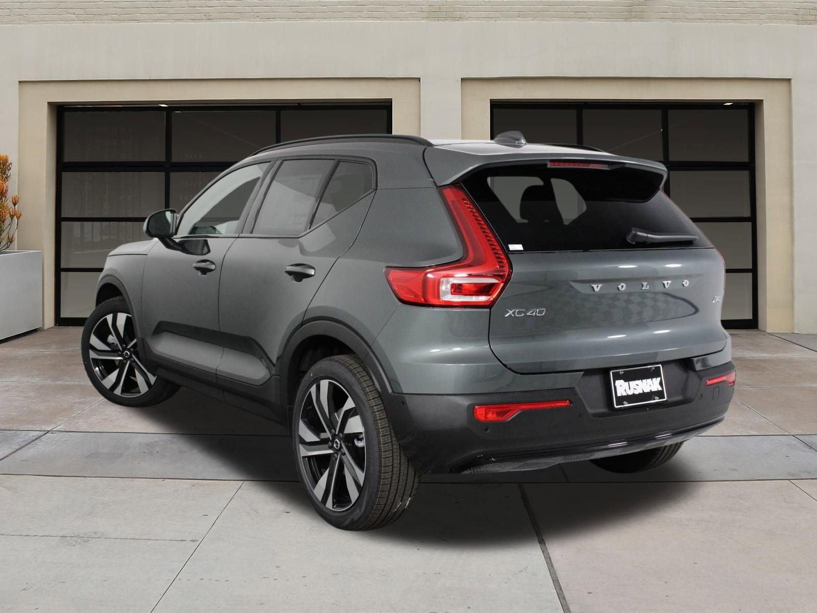 New 2026 Volvo XC40 B4 Plus image 3