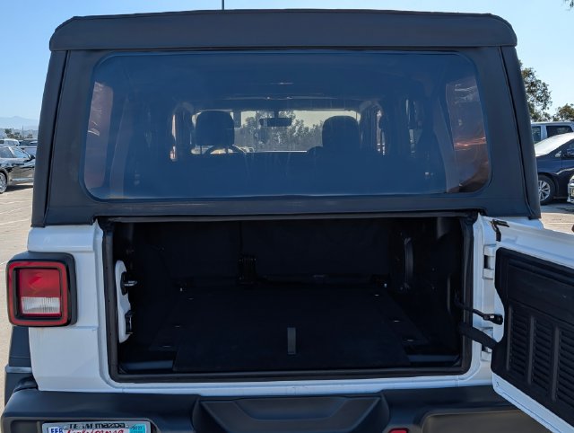 Used 2023 Jeep Wrangler Unlimited Rubicon AWD/4WD image 10
