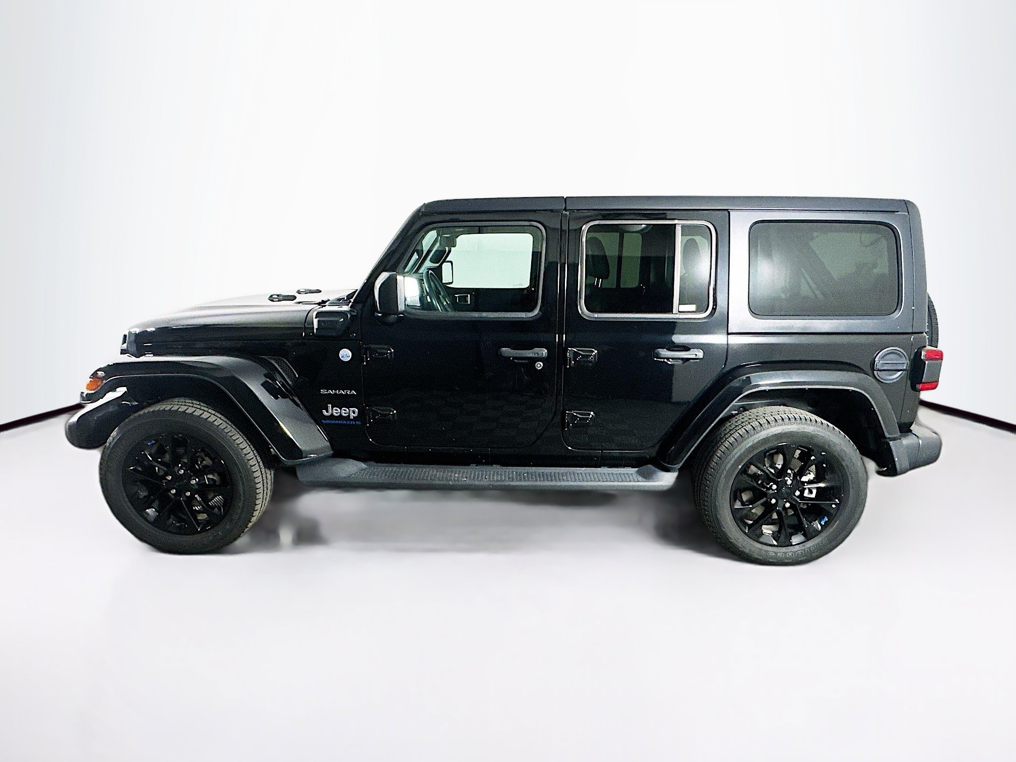 Used 2023 Jeep Wrangler Unlimited Sahara w/ Cold Weather Group AWD/4WD image 4