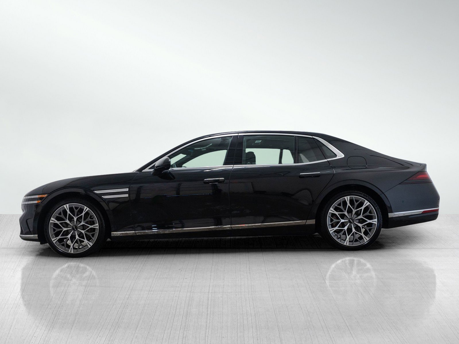Used 2023 Genesis G90 3.5T AWD/4WD image 3