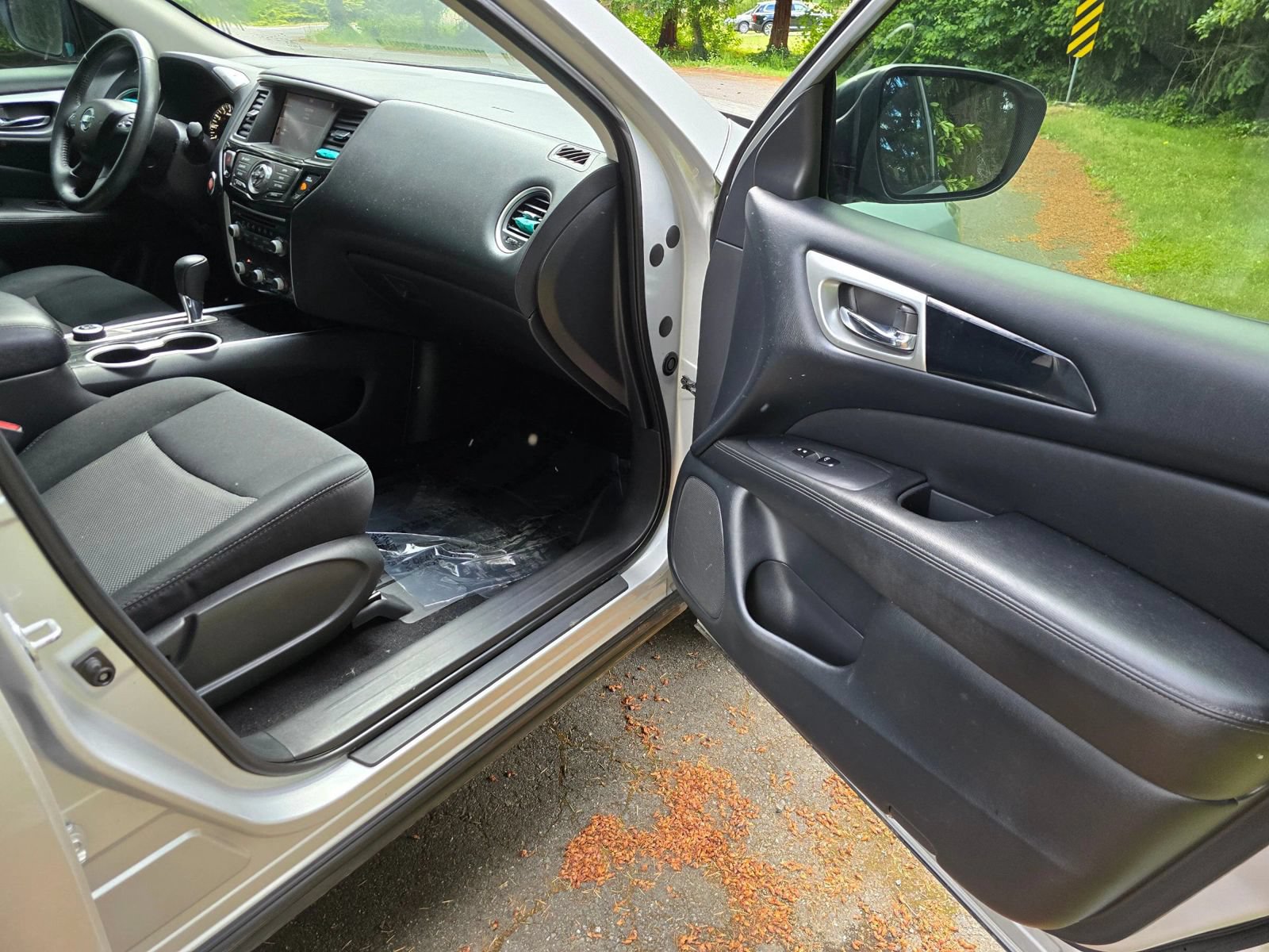 Used 2018 Nissan Pathfinder SV AWD/4WD image 13