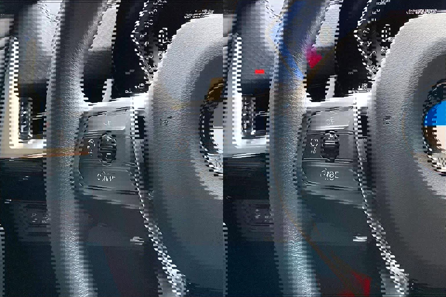 Certified 2025 BMW X2 xDrive28i image 24