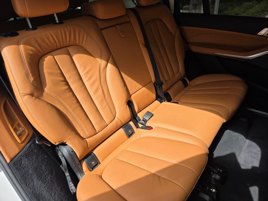 Used 2022 BMW X7 xDrive40i w/ Premium Package AWD/4WD image 29