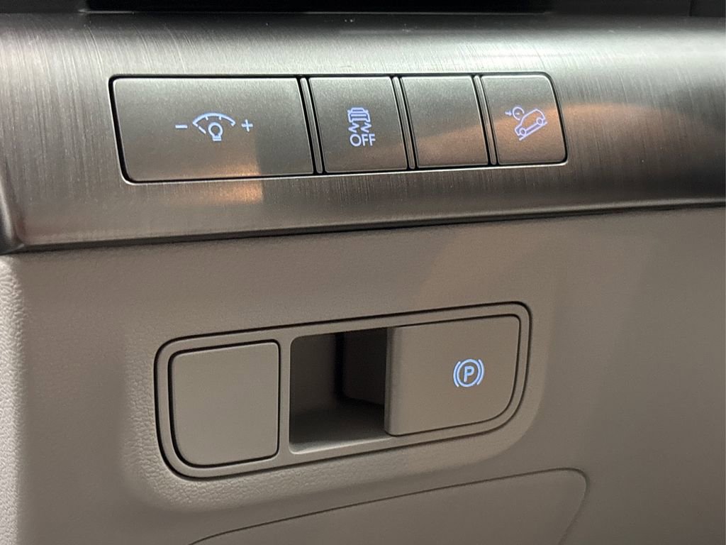 Certified 2025 Hyundai Kona SEL image 36