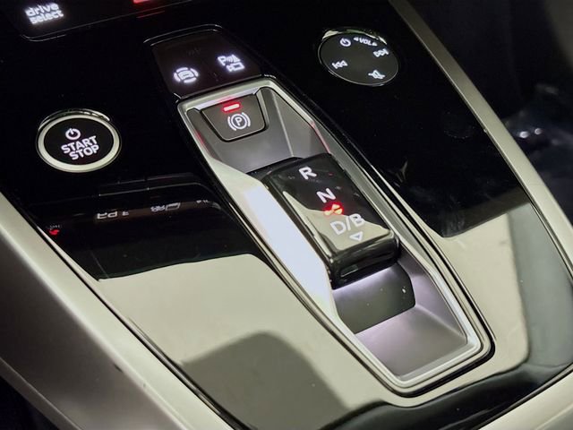 Used 2024 Audi Q4 e-tron Prestige image 18