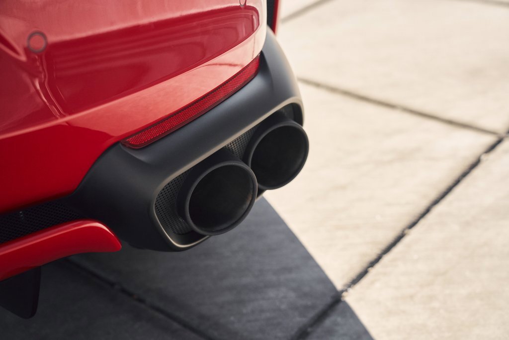 Used 2018 Ferrari 812 Superfast image 14