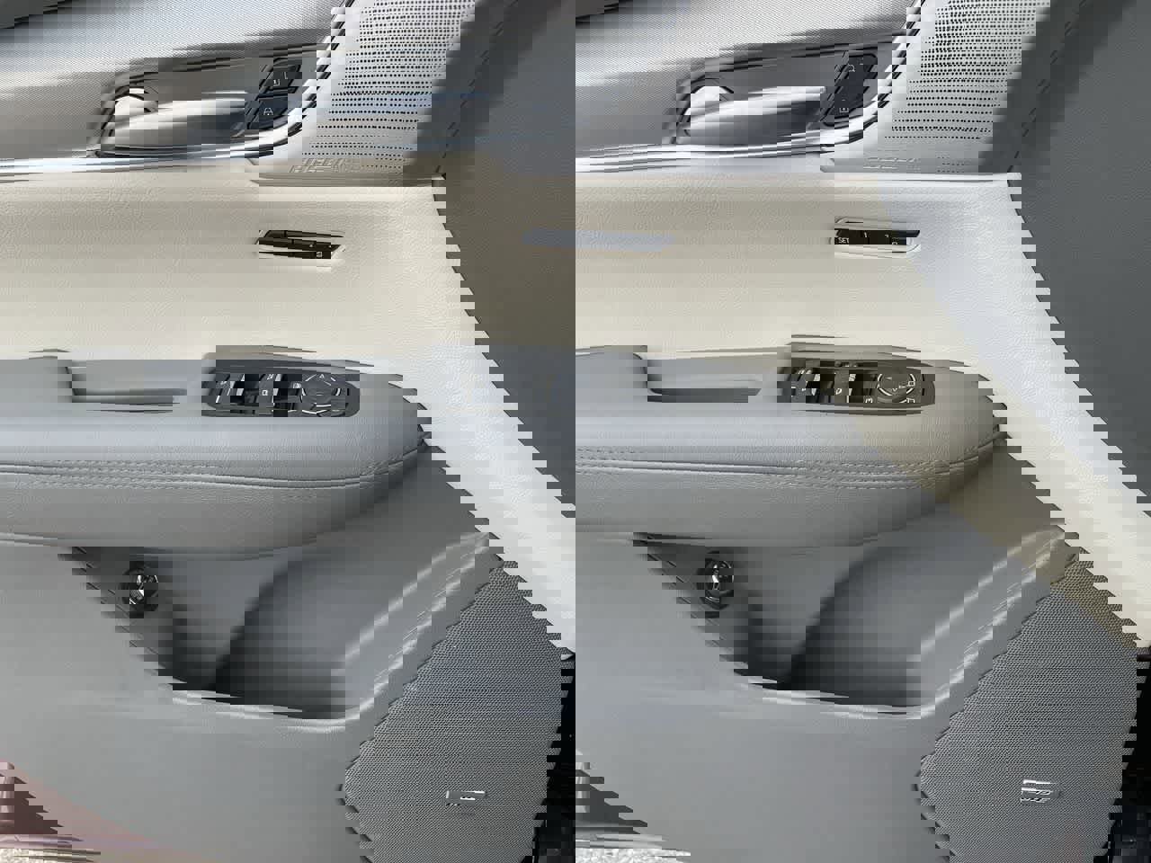 Certified 2023 Cadillac XT5 Premium Luxury w/ LPO, Floor Liner Package image 34