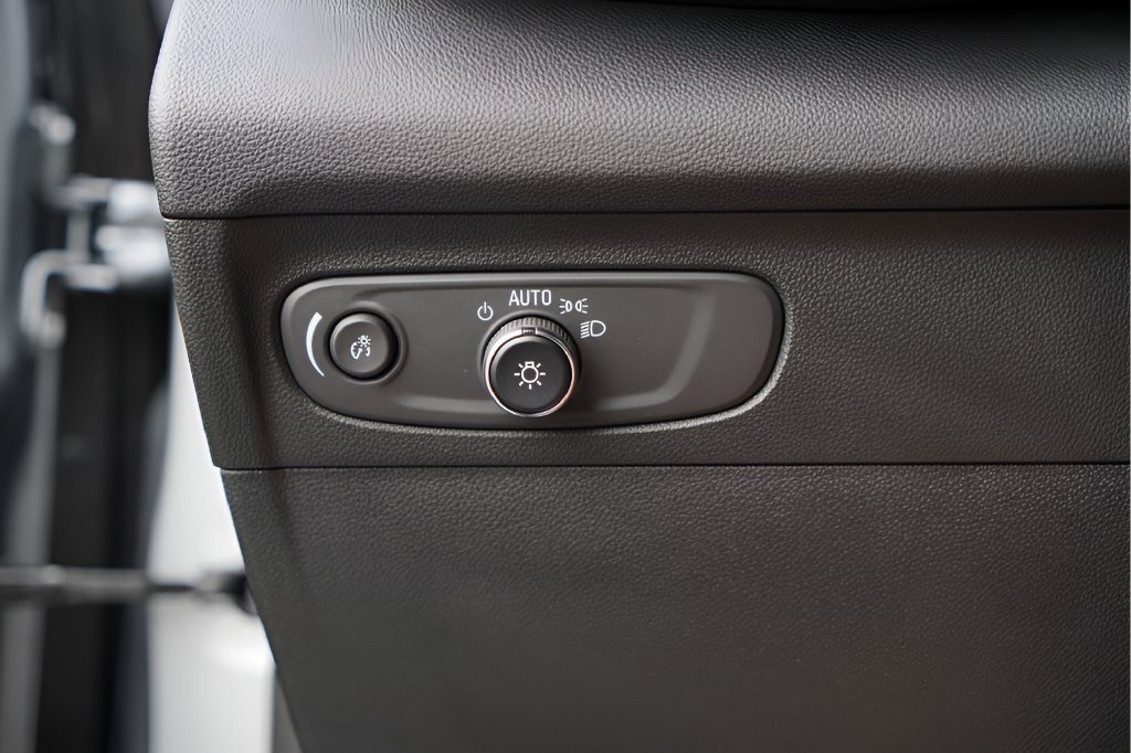 Used 2023 Buick Envision Essence w/ Sport Touring Package AWD/4WD image 19