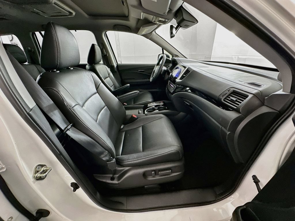 Certified 2017 Honda Pilot Touring image 29