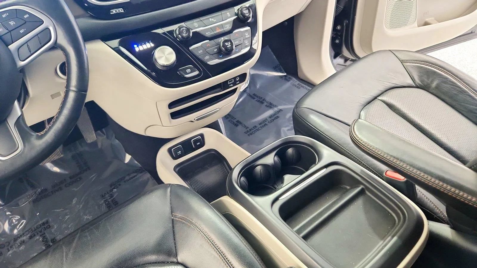 Used 2019 Chrysler Pacifica Touring-L FWD image 27