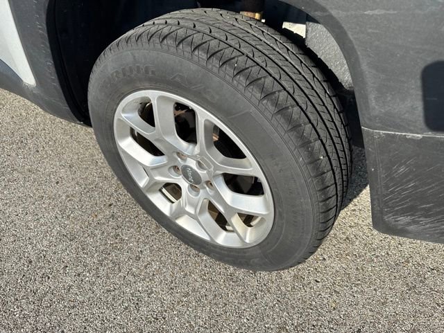 Used 2015 Jeep Renegade Latitude w/ Cold Weather Group AWD/4WD image 9