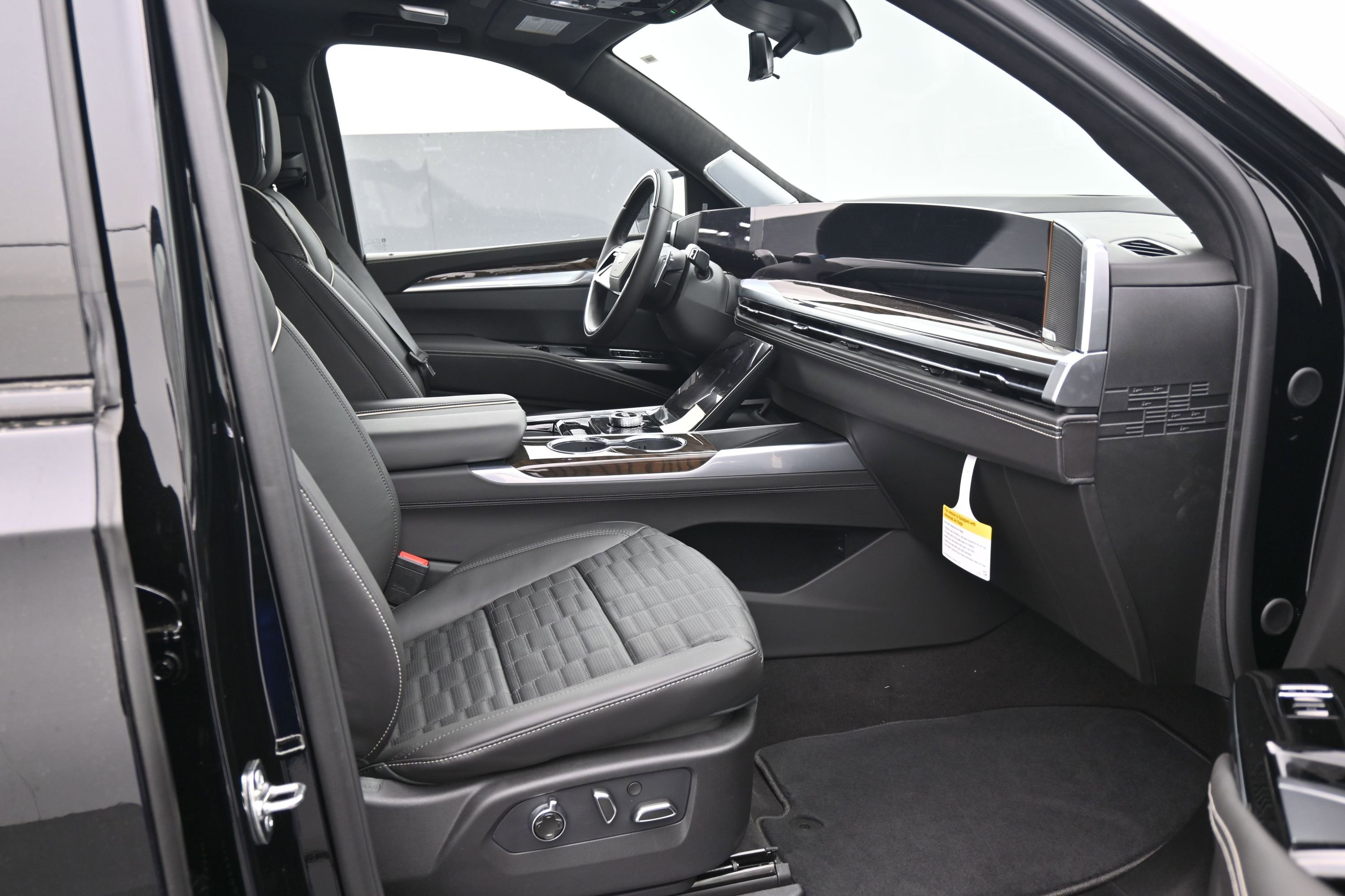 New 2026 Cadillac Escalade ESV Platinum Sport AWD/4WD image 13