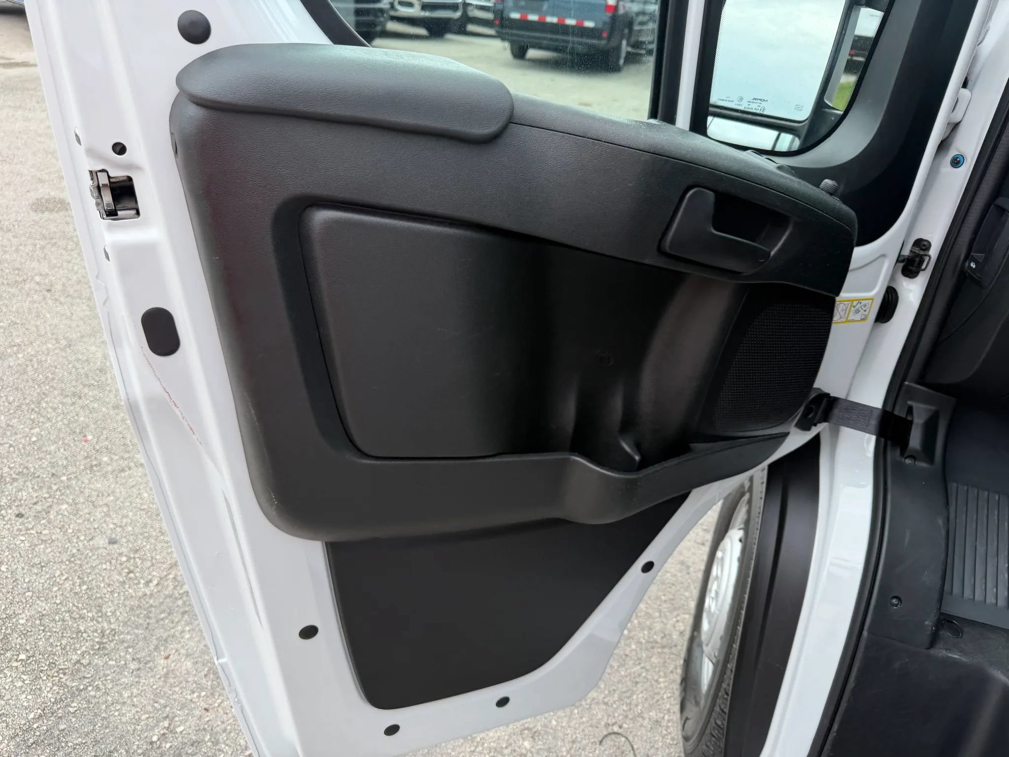 Used 2024 RAM ProMaster 2500 136 w/ Safety Group FWD image 13