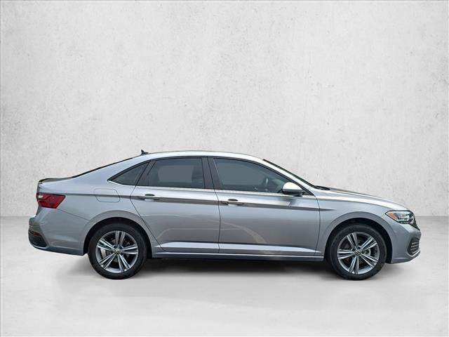 Used 2023 Volkswagen Jetta SE FWD image 4