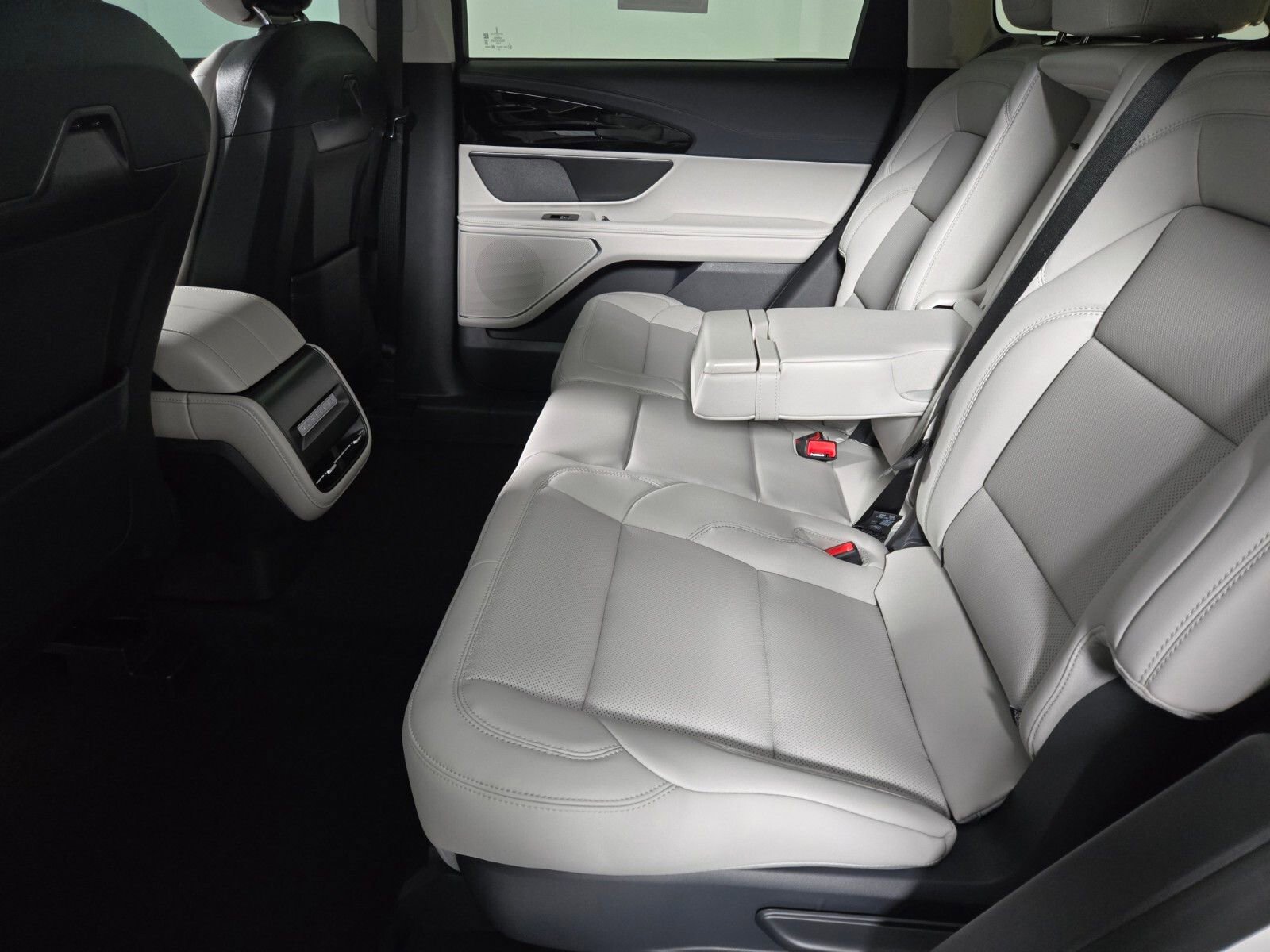 New 2026 Lincoln Nautilus Premier w/ Jet Appearance Package AWD/4WD image 13