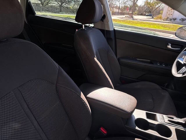 Used 2019 Kia Optima LX image 32