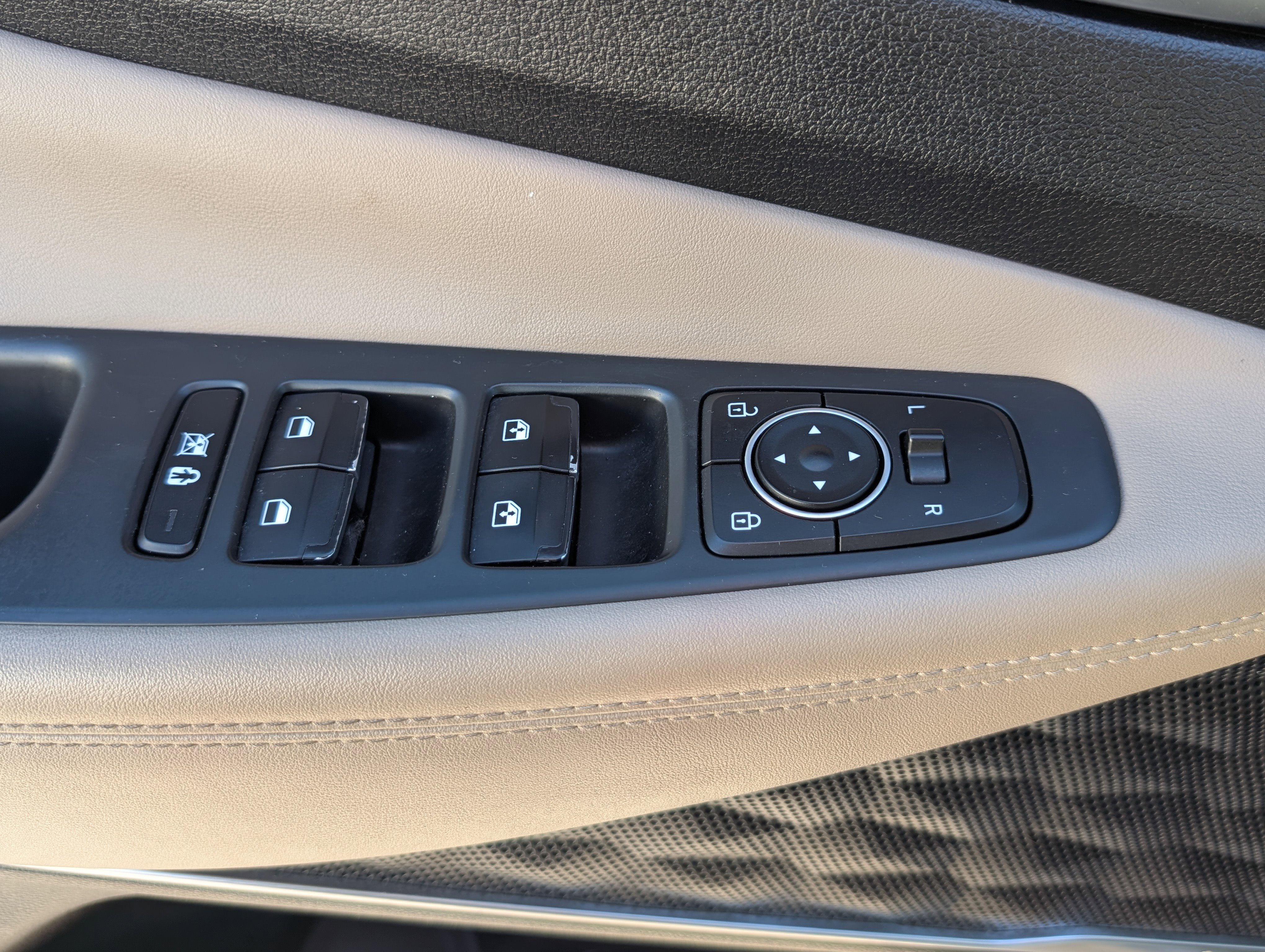 Used 2019 Hyundai Santa Fe Limited image 19