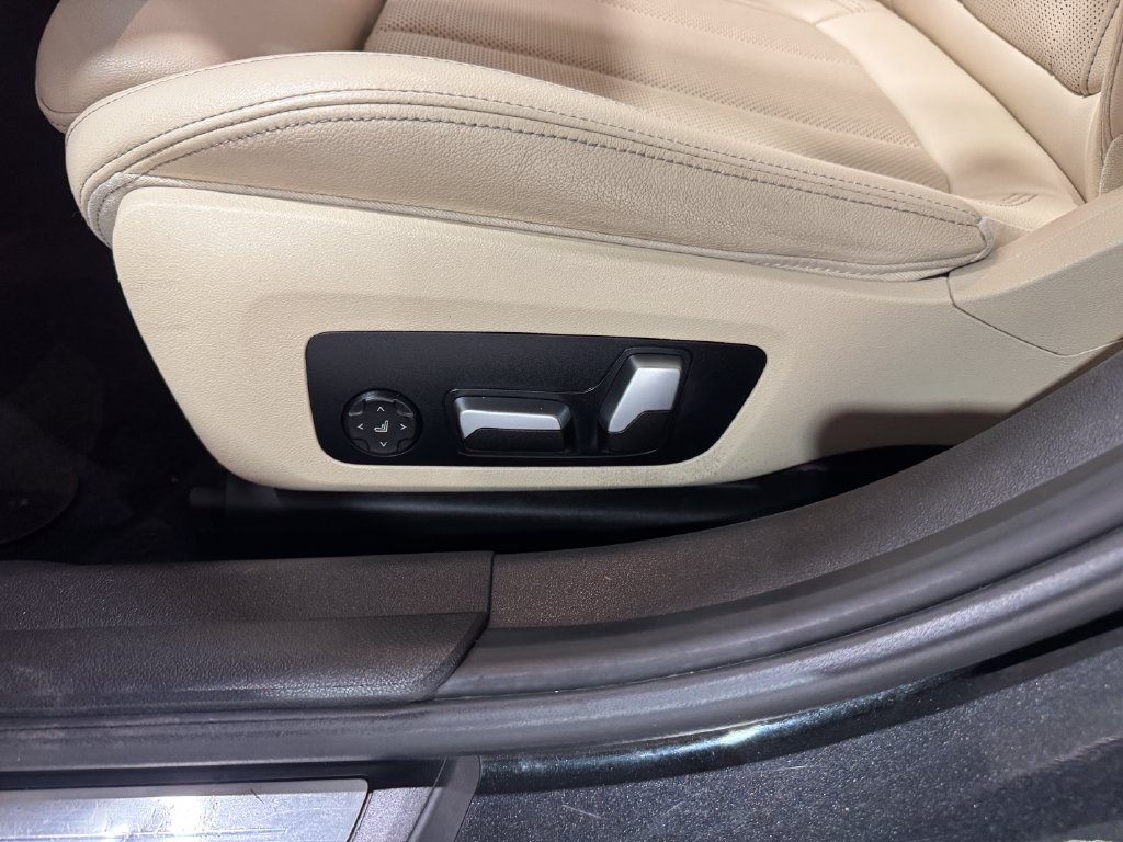 Used 2022 BMW 330i xDrive Sedan AWD/4WD image 18