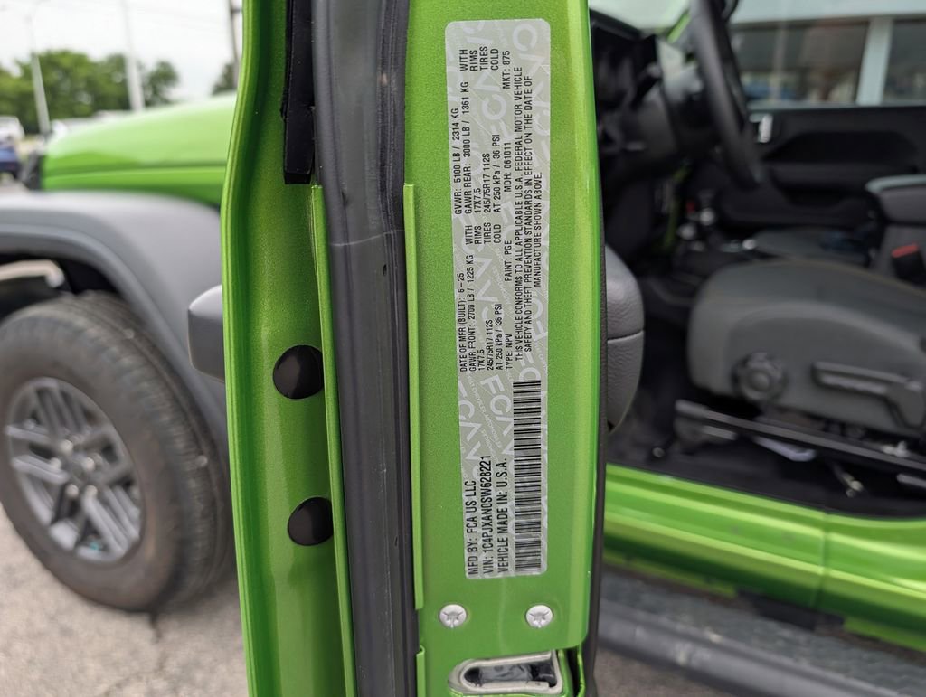 Used 2025 Jeep Wrangler Sport AWD/4WD image 33