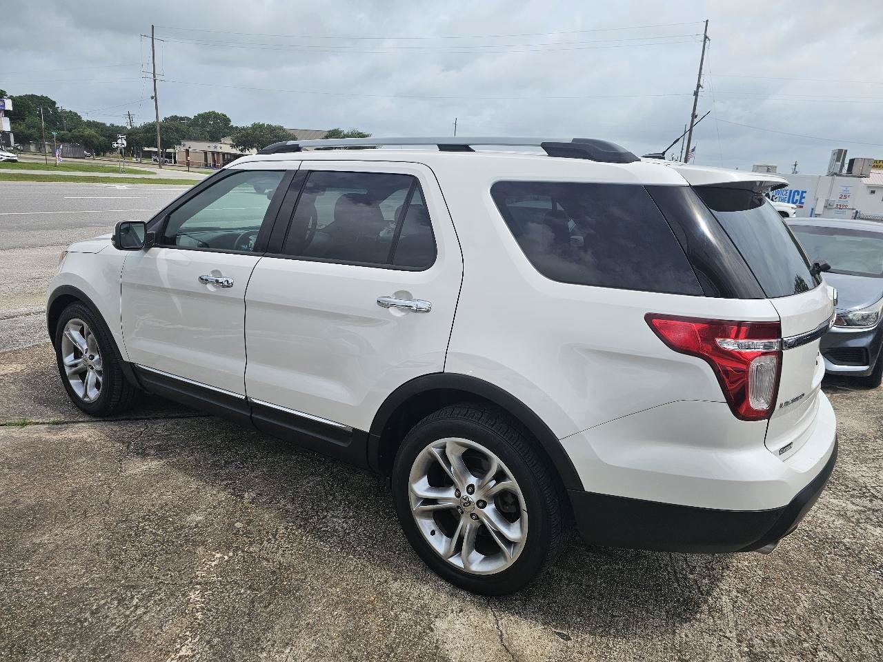 Used 2011 Ford Explorer Limited w/ 301A Rapid Spec Order Code FWD image 7